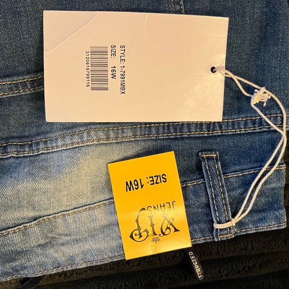 Women’s V.I.P. Jeans New W Tags Size 16 W Destructed Rolled Hem - Picture 3 of 12